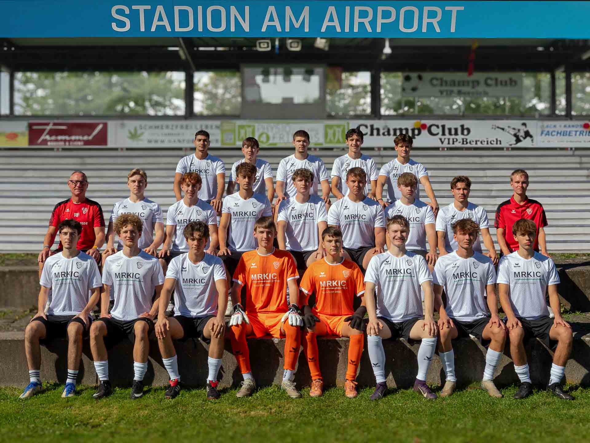 U19
