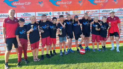 U 11 verabschiedet sich mit 8:2 Sieg vom Merkur-Cup