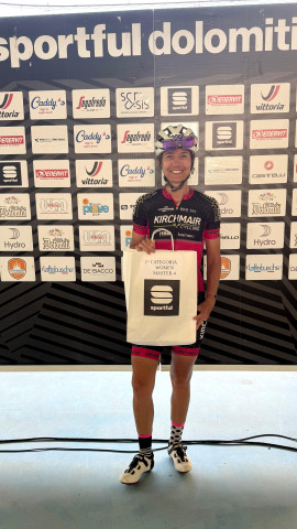 Mona Dietl siegt beim Sportful Dolomiti Race in ihrer Altersklasse