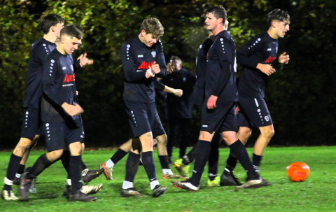 Zweite gewinnt das Kampfspiel in Eching mit 2:4