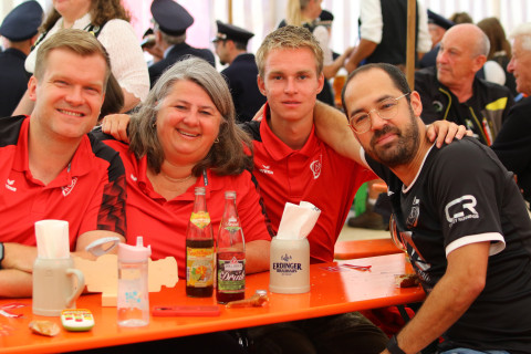 VfB ist beim 150 Jubiläum der FFW Hallbergmoos gut vertreten
