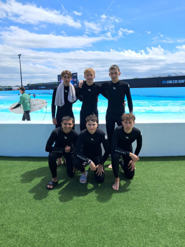 Sommer, Surfboards und Fußballfieber